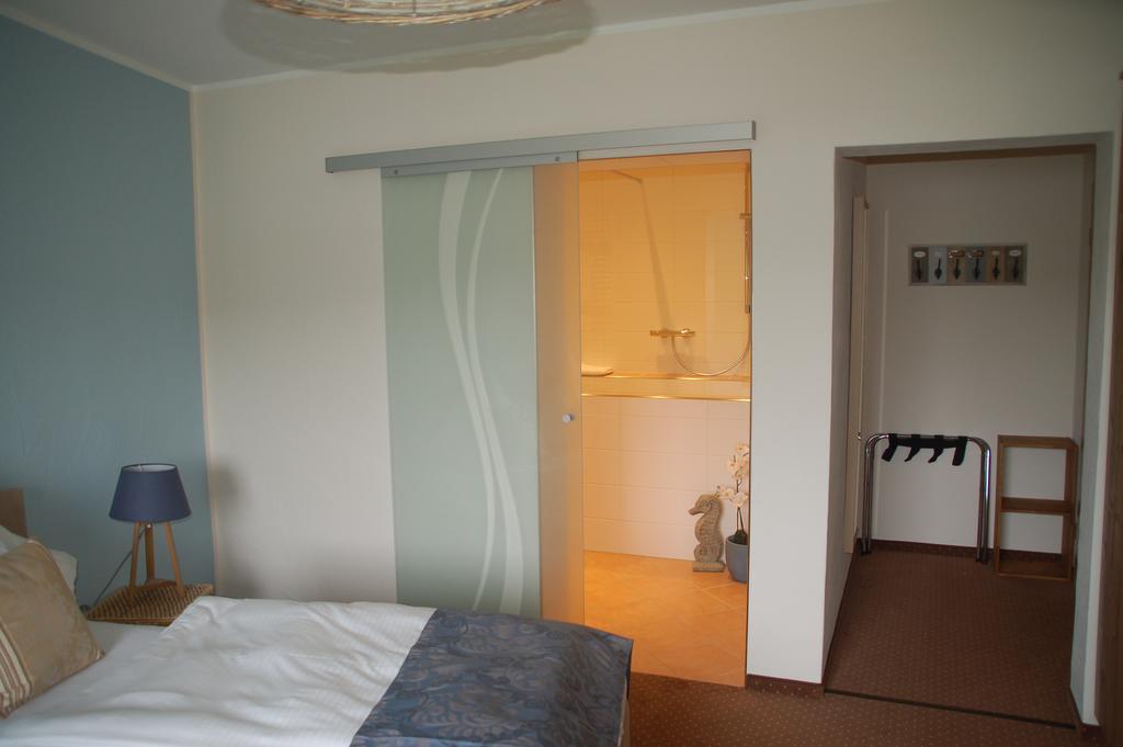 Hotel-Ferienwohnungen Cafe Maarblick 샬켄메렌 외부 사진